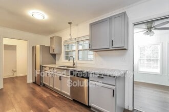 5805 Highlawn Dr in Greensboro, NC - Building Photo - Building Photo