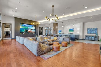 West 10 in Tallahassee, FL - Building Photo - Building Photo