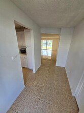 401 SE 3rd St, Unit 106 in Dania Beach, FL - Foto de edificio - Building Photo