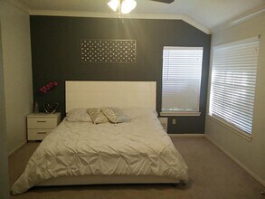 1111 Peachford Ln in Houston, TX - Building Photo - Building Photo