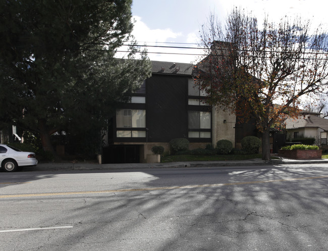 12650 Oxnard St in Valley Village, CA - Foto de edificio - Building Photo