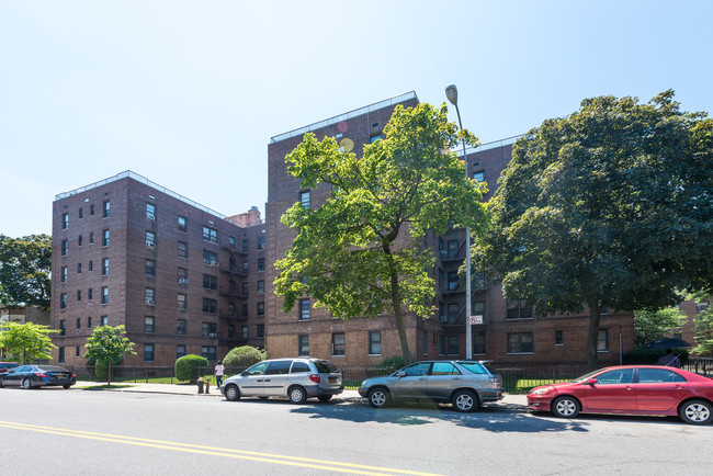 Flatbush Gardens in Brooklyn, NY - Building Photo - Building Photo