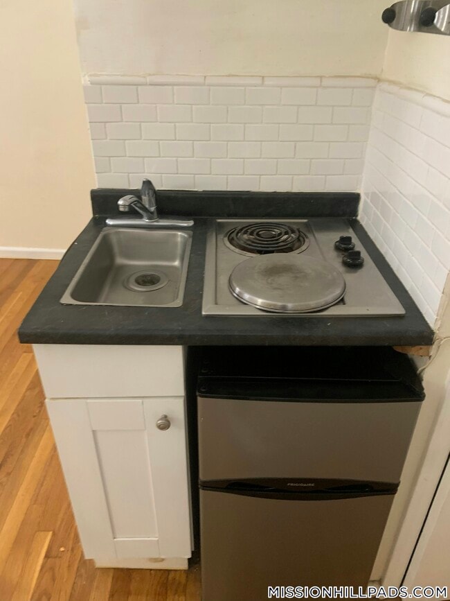 51 S Huntington Ave, Unit 103