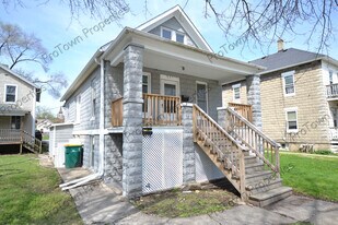 835 N Broadway St, Unit 1 in Joliet, IL - Building Photo