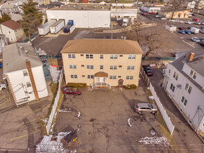 84 Wardwell St in Stamford, CT - Building Photo - Building Photo