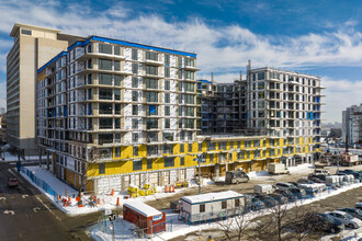 Liz in Montréal, QC - Building Photo - Building Photo