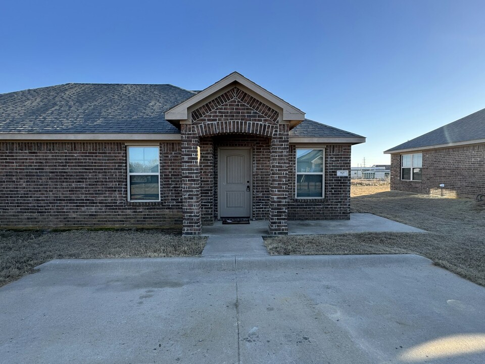 9935 Deborah Ln in Kingston, OK - Building Photo