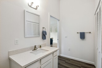 Pullman Lofts in Santa Rosa, CA - Foto de edificio - Building Photo