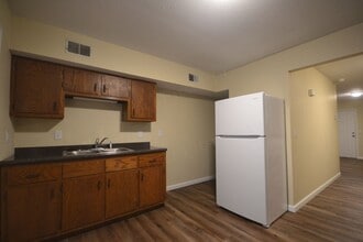 906 S Pike Ave in Bolivar, MO - Building Photo - Building Photo