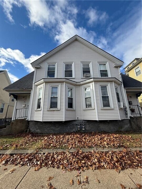 11 Downing St in Providence, RI - Building Photo