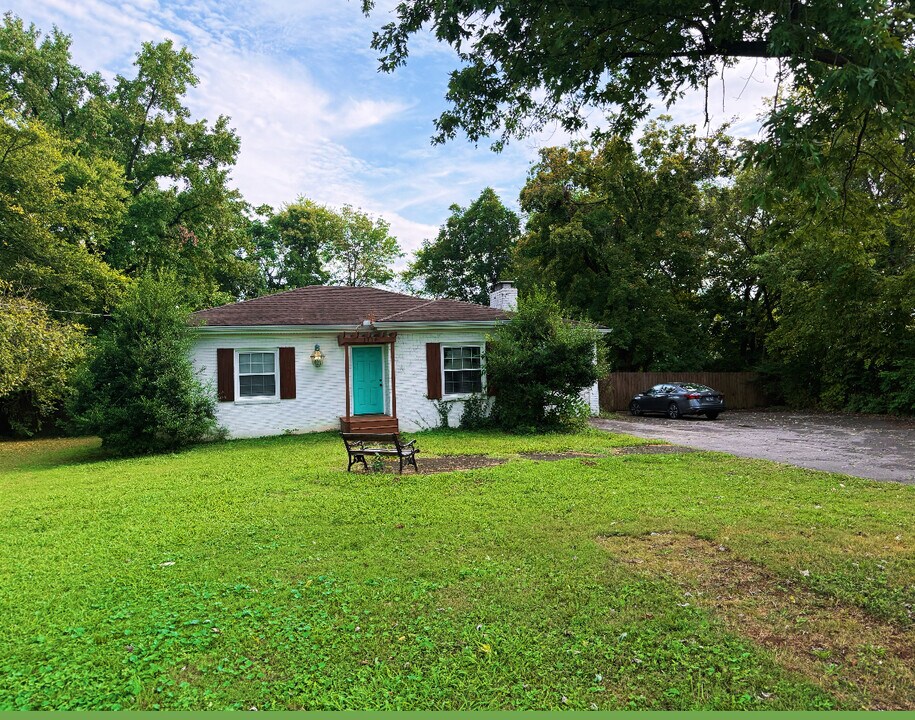 1118 Thompson Pl in Nashville, TN - Building Photo