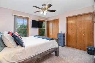 8057 Mason Ln, Unit SI ID1285020P in Woodridge, IL - Foto de edificio - Building Photo