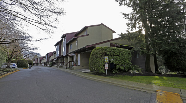 Richview Gardens in Vancouver, BC - Building Photo - Building Photo