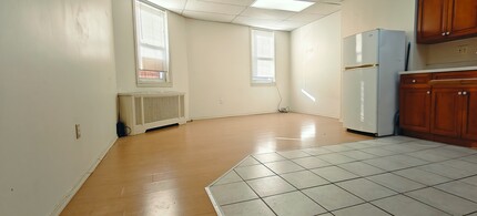 1025 S 8th St, Unit 2FL in Philadelphia, PA - Building Photo - Building Photo