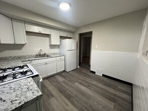 1006 Highmont Dr in Ferguson, MO - Building Photo - Building Photo