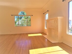 1609 1/2 S Sierra Bonita Ave, Unit 1609 1.2 in Los Angeles, CA - Building Photo - Building Photo