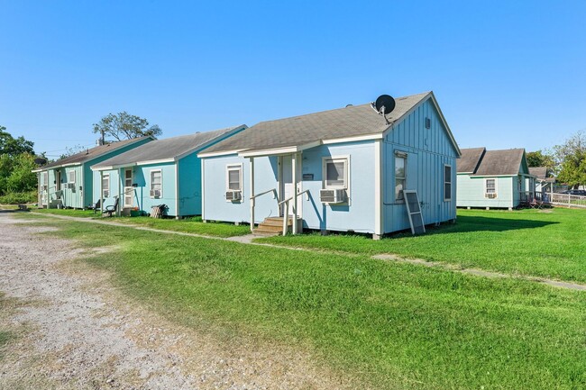 331 9th St N in Texas City, TX - Building Photo - Building Photo