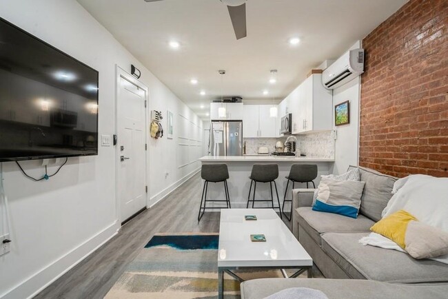 1028 Hudson St in Hoboken, NJ - Building Photo - Building Photo