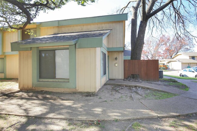 9500 Quail Village Ln in Austin, TX - Foto de edificio - Building Photo