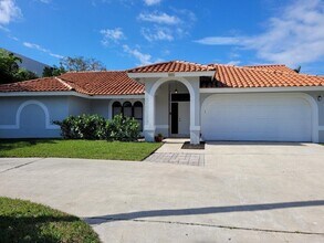 875 NW 4th Ave in Boca Raton, FL - Foto de edificio - Building Photo