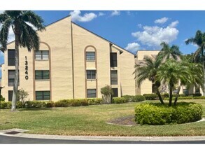 13240 White Marsh Ln in Ft. Myers, FL - Building Photo - Building Photo