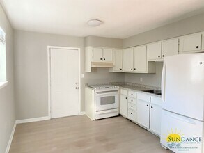 792 Navy St in Fort Walton Beach, FL - Foto de edificio - Building Photo