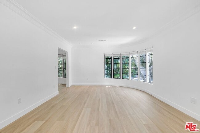 1848 El Cerrito Pl in Los Angeles, CA - Building Photo - Building Photo