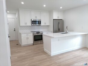 365 Broad St in New Britain, CT - Building Photo - Building Photo