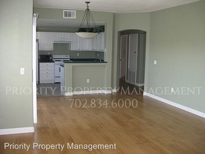 10701 Pappas Ln-Unit -#203 in Las Vegas, NV - Foto de edificio - Building Photo