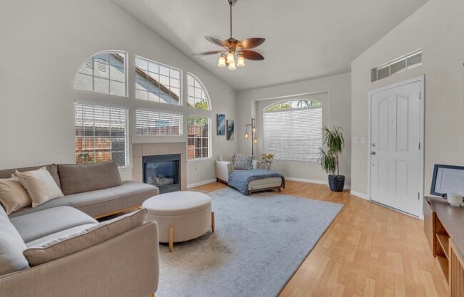 8639 N Talladega Way in Fresno, CA - Building Photo - Building Photo