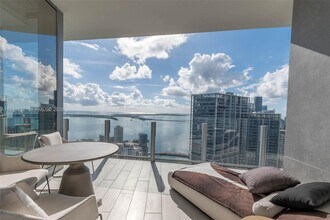 300 Biscayne Blvd Way in Miami, FL - Building Photo - Building Photo