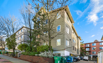 4230 NE 8th Ave in Seattle, WA - Building Photo - Building Photo