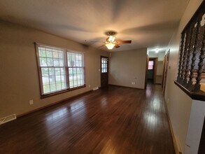 3207 E 41st St in Des Moines, IA - Building Photo - Building Photo