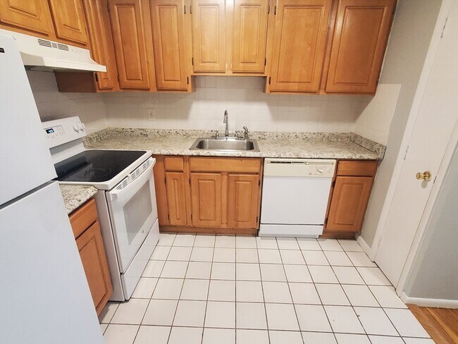 4 Oakcrest Rd in Boston, MA - Building Photo - Building Photo