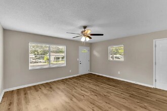 910 E Humphrey St in Tampa, FL - Building Photo - Building Photo