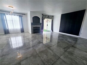 4316 W Lake Mead Blvd, Unit 202 in Las Vegas, NV - Building Photo - Building Photo