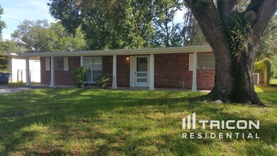 2160 Alemanda Dr in Clearwater, FL - Building Photo - Building Photo