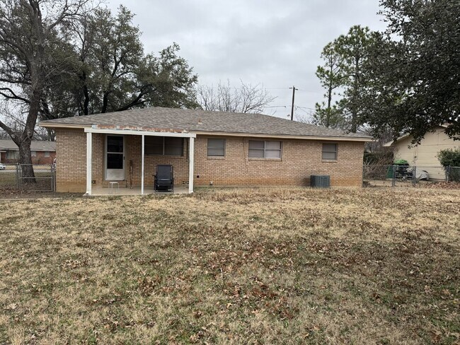 1762 Bingham Ave in Stephenville, TX - Building Photo - Building Photo