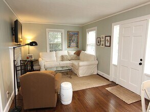 427 W Cameron Ave in Chapel Hill, NC - Building Photo - Building Photo