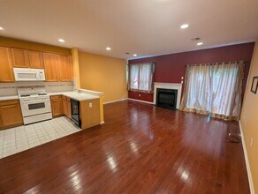 14 Sand Hill Ct in Jamesburg, NJ - Building Photo - Building Photo