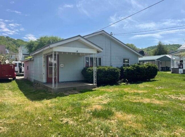 108 S 2nd Ave in Paden City, WV - Building Photo - Building Photo