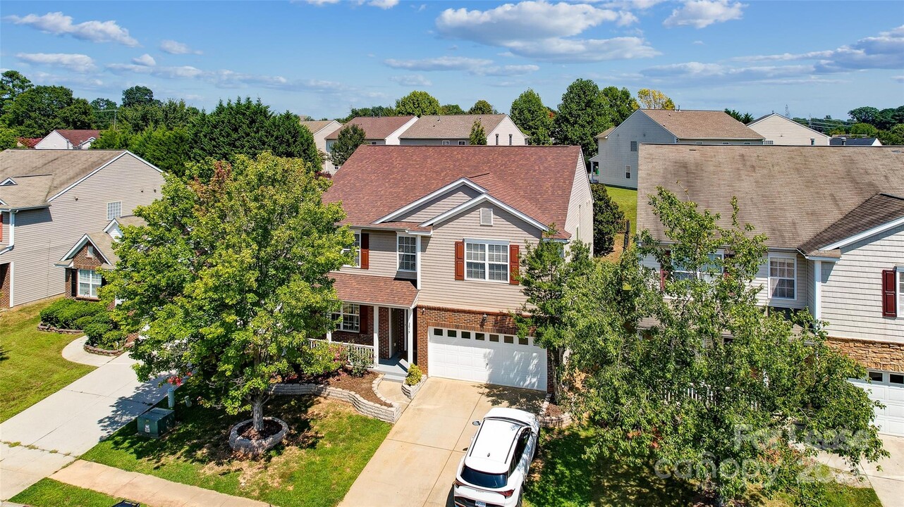 2015 Savannah Hills Dr in Matthews, NC - Building Photo