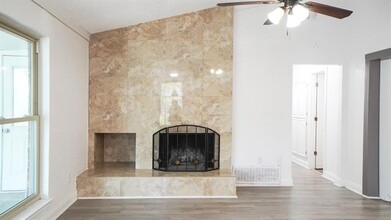 5205 Shoregate Dr in Garland, TX - Building Photo - Building Photo