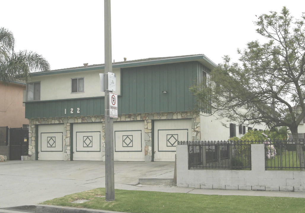 122 E Buckthorn St in Inglewood, CA - Foto de edificio