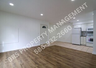 16140 Clarkson Dr in Fraser, MI - Building Photo - Building Photo