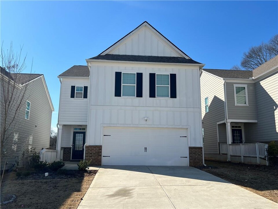 5746 Turnstone Trl in Flowery Branch, GA - Building Photo