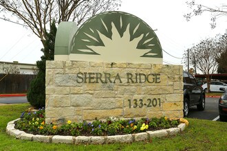 Sierra Ridge in Austin, TX - Foto de edificio - Building Photo