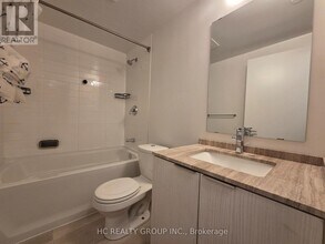 11 Wellesley St W in Toronto, ON - Building Photo - Building Photo