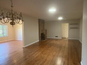 8552 Woodley Ave in North Hills, CA - Building Photo - Building Photo