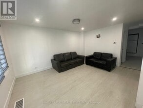 3130 Merritt Ave in Mississauga, ON - Building Photo - Building Photo